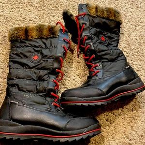 Canucks Snow Boots Women’s size 11